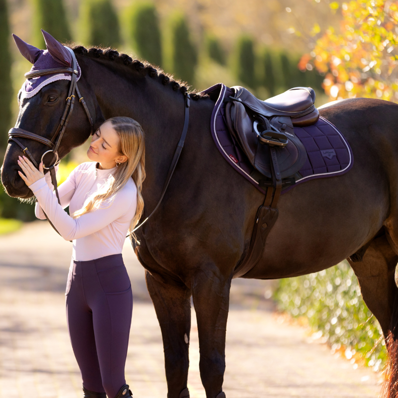 LeMieux Loire Classic Close Contact Square Juniper-1